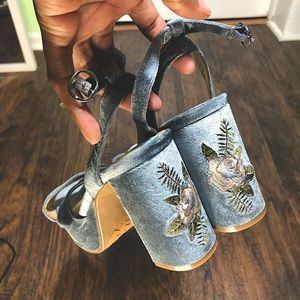 NWOT Chinese Laundry Baby Blue Velvet Flower Platform